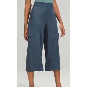 Lululemon Metropolis Maven Iron Blue wide leg CROP CAPRI PANTS sz 2